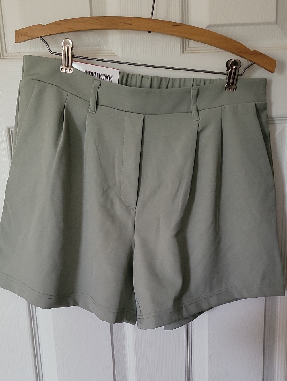 32 Degrees Sage Green Pleated Bermuda Shorts